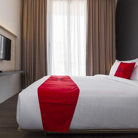 Reddoorz Plus Near Perbanas Jakarta Ngoại thất bức ảnh