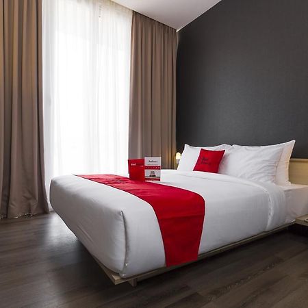 Reddoorz Plus Near Perbanas Jakarta Ngoại thất bức ảnh