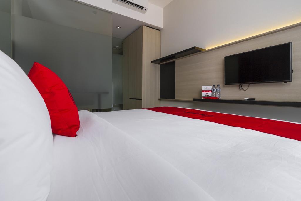 Reddoorz Plus Near Perbanas Jakarta Ngoại thất bức ảnh