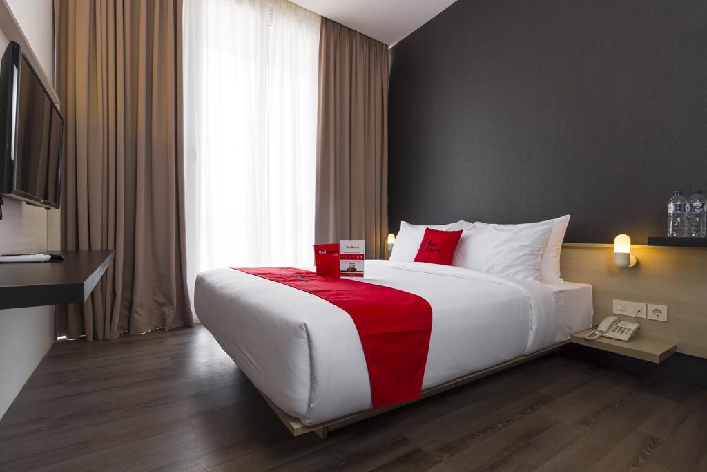 Reddoorz Plus Near Perbanas Jakarta Ngoại thất bức ảnh