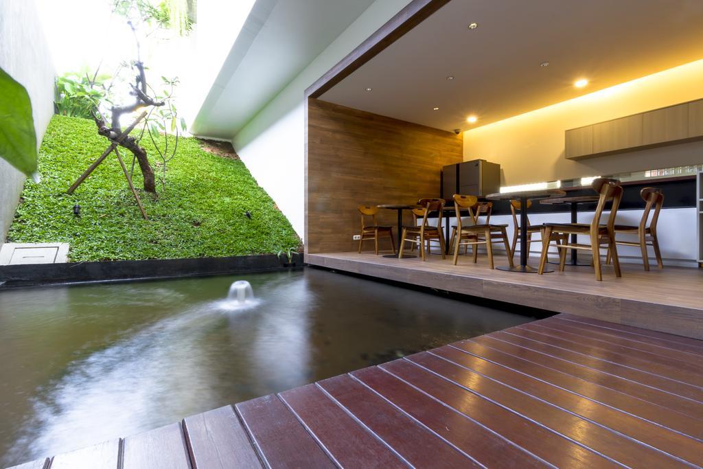 Reddoorz Plus Near Perbanas Jakarta Ngoại thất bức ảnh