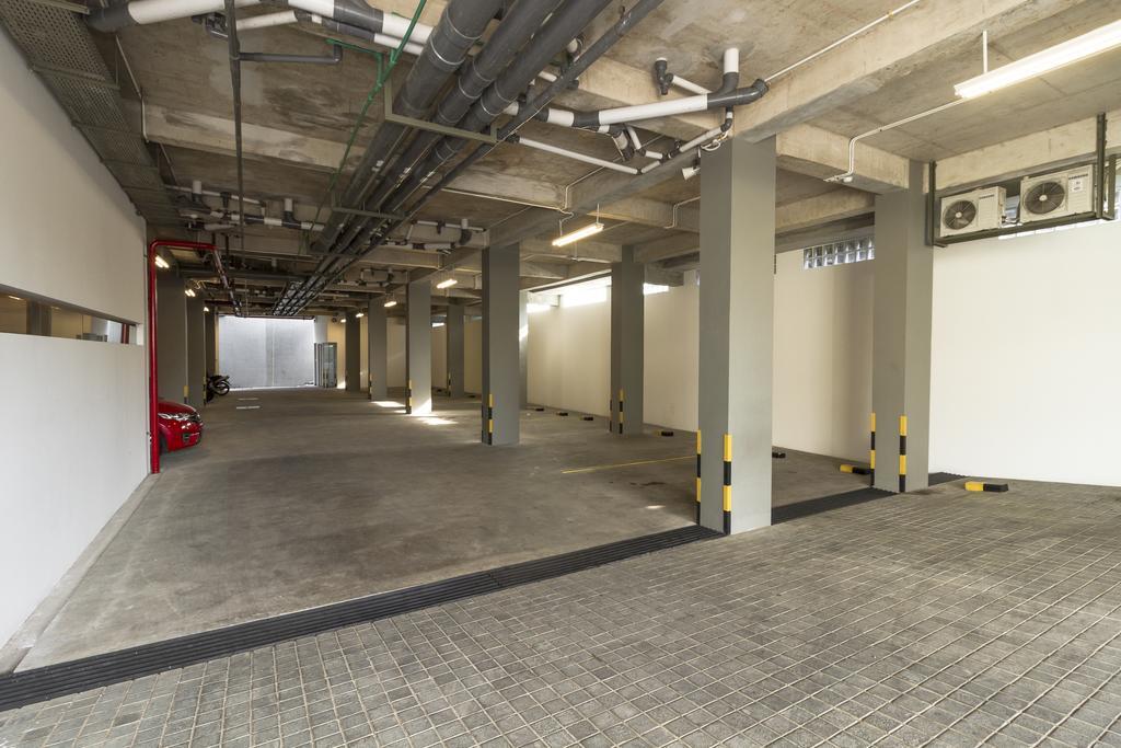 Reddoorz Plus Near Perbanas Jakarta Ngoại thất bức ảnh