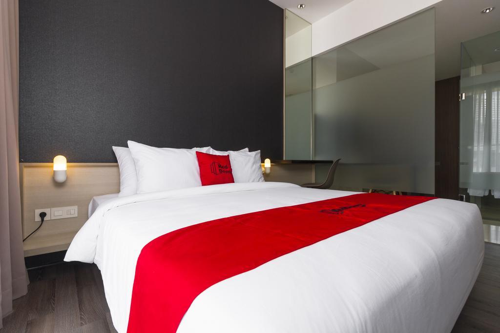 Reddoorz Plus Near Perbanas Jakarta Ngoại thất bức ảnh